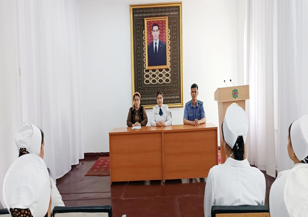 I.Gandi adyndaky Aşgabat lukmançylyk orta okuw mekdebinde wagyz-nesihat duşuşygy geçirildi